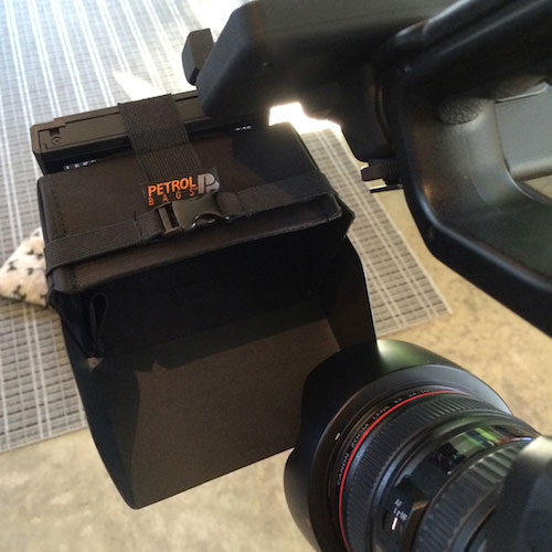 Petrol PA1016 hits the 24-105 lens hood when mounted on the C300 handle's front shoe.